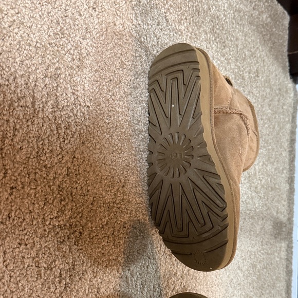 UGG Classic Tan Sheepskin Boots - Picture 3 of 7